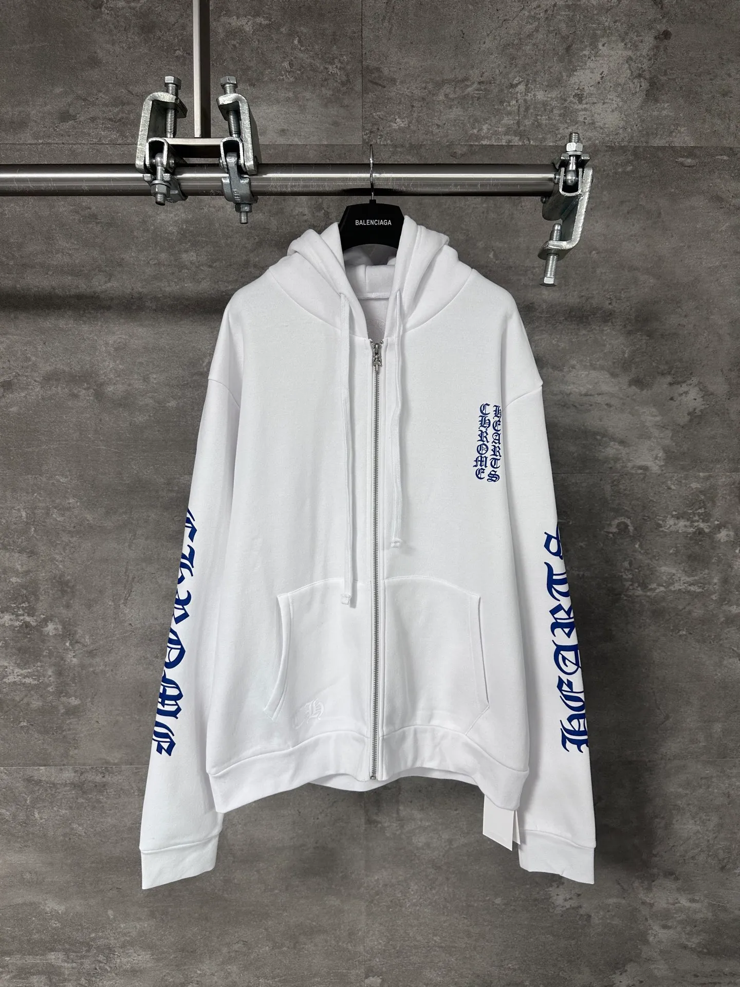 P350 💰 Chrome Hearte/Chrome Heart's new Ch blue Sanskrit printed zipper hooded sweatshirt is made of high-quality cotton fabrics and has a loose shoulder cut that is not flattering on the figure. It can provide the wearer with a comfortable and comfortable wearing experience while creating a casual and lazy fashion atmosphere. Size: S/M/L